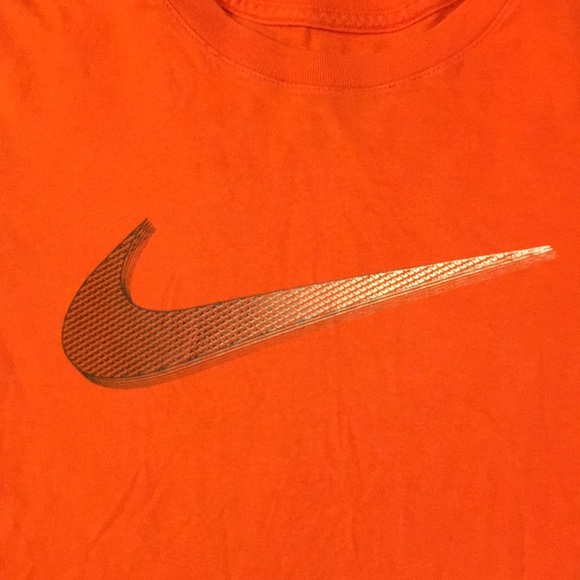 Nike Tee ❤️ - Picture 2 of 3